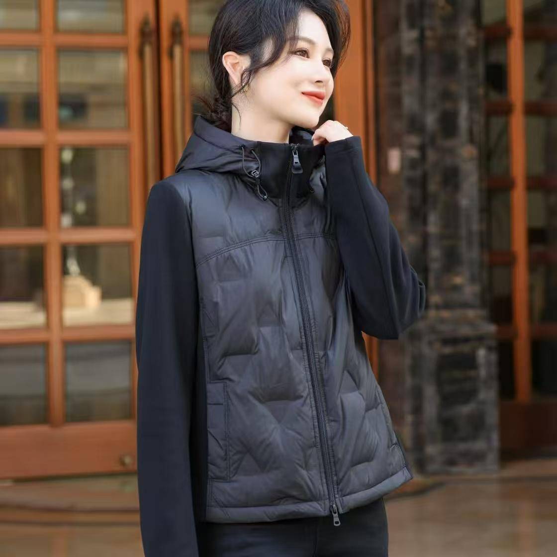 时尚优雅轻薄拼接短款女式羽绒服（含绒子82%)