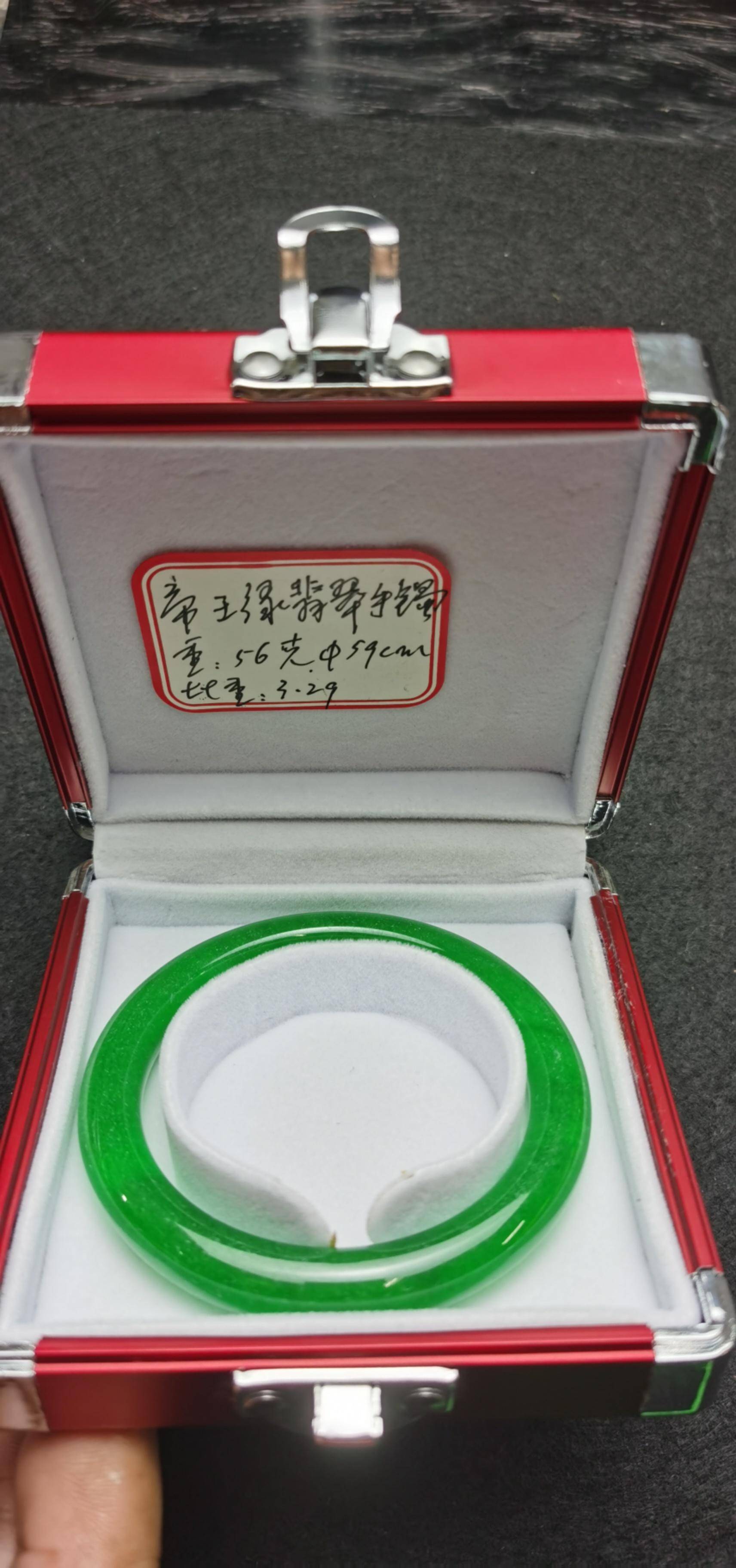 清代帝王绿冰种翡翠手镯